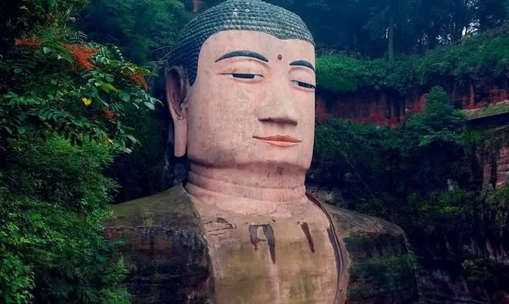 2-Day Private Tour of Leshan Grand Buddha and Emei Shan including Monastery Stay
