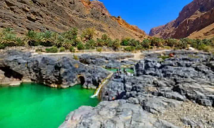 Full-Day Private Wadi Al Arbeieen-Bimmah Sinkhole-Fins Beach Tour