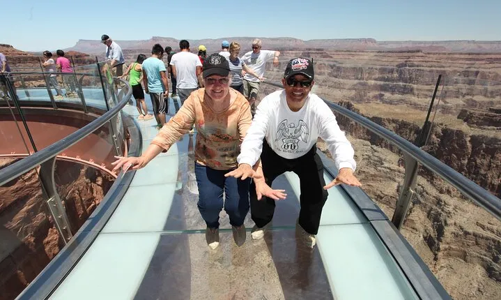 Small Group Grand Canyon, Hoover Dam and 7 Magic Mountains Tour