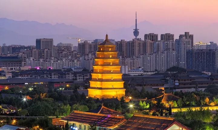 Xi'an CityWalk: Ancient City Wall, Big Wild Goose Pagoda and Muslim Quarter