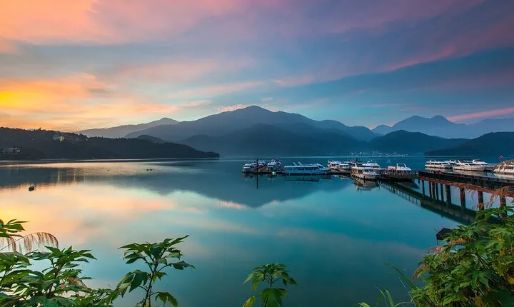 Private 1 Day Sun Moon Lake Escape Tour from Taipei
