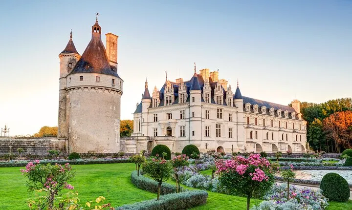 Loire Valley Castle Guided Day Trips From Paris with Transport