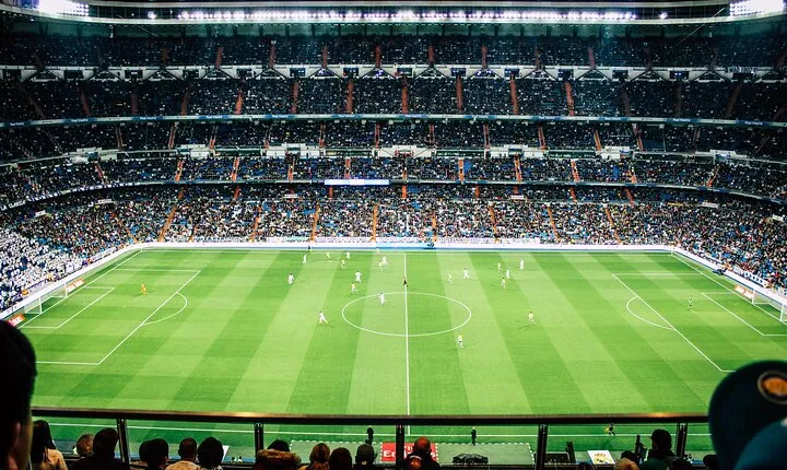 Madrid: Real Madrid football matchday experience with local