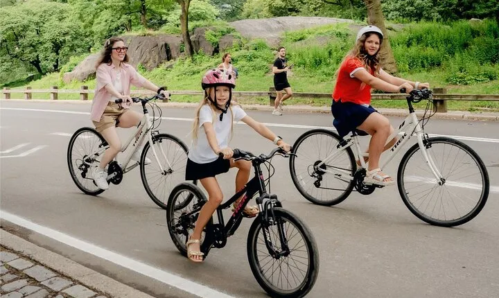 Central Park Bike Rental: Quality Bikes with Map, Helmet, Lock