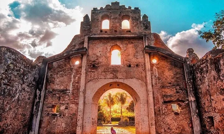 Combo tour: Irazú Volcano + Orosi Valley + Ujarrás Ruins