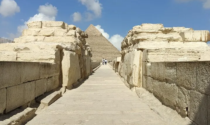 Day Tour Giza pyramids, Sakkara and Memphis 