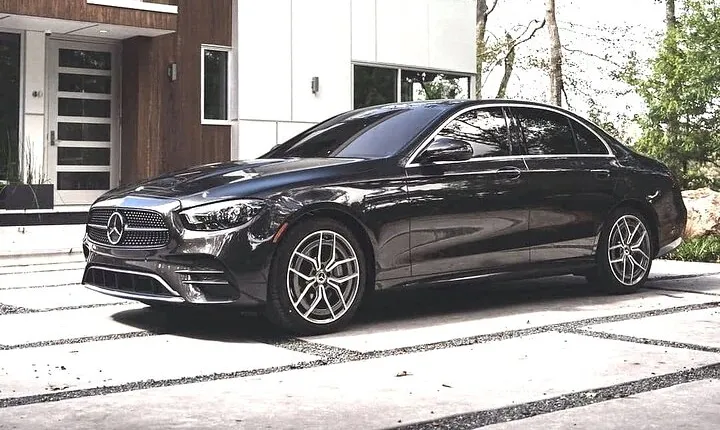 Airport Transfer: Paris Airport CDG to Paris City by Business Car