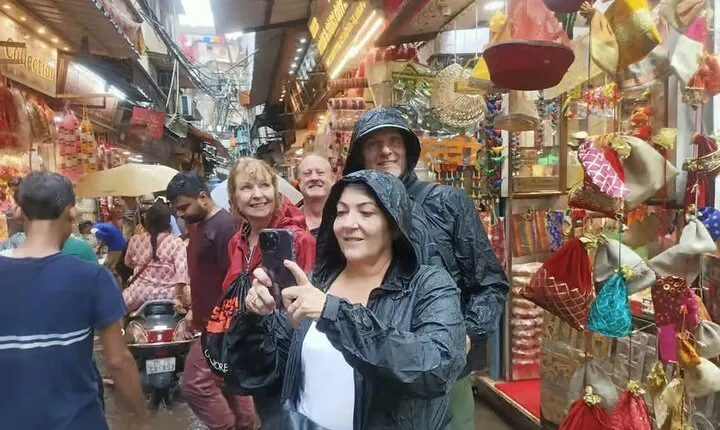 Delhi City Tour: Old Delhi, Markets, Monuments & Street Food Walk