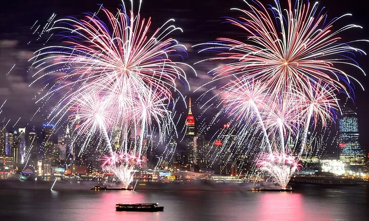Circle Line: New Year's Eve Fireworks and Party Cruise (21+)