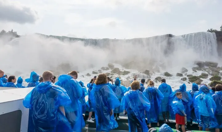 Daredevil Walking Tour with Maid of the Mist Boat Ride
