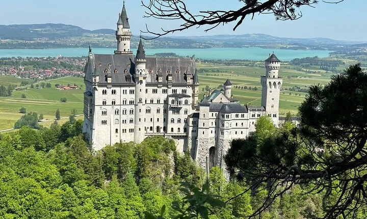 Neuschwanstein Castle Private Tour Skip the Line & Horse Carriage