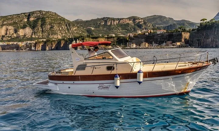Sorrento: Private boat Capri&Positano - Gozzo Sorrentino 8.50