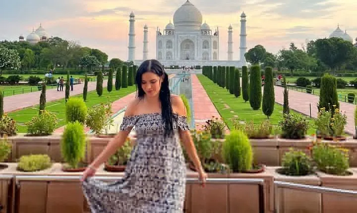Same day Taj mahal and agra fort tour by car