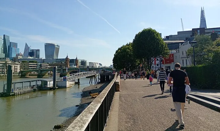 Sunday City Hike London - with Borough Market Lunchbreak & Pub