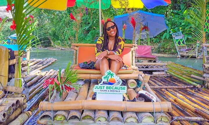 Montego Bay: Bamboo Rafting with Limestone Massage & Shopping