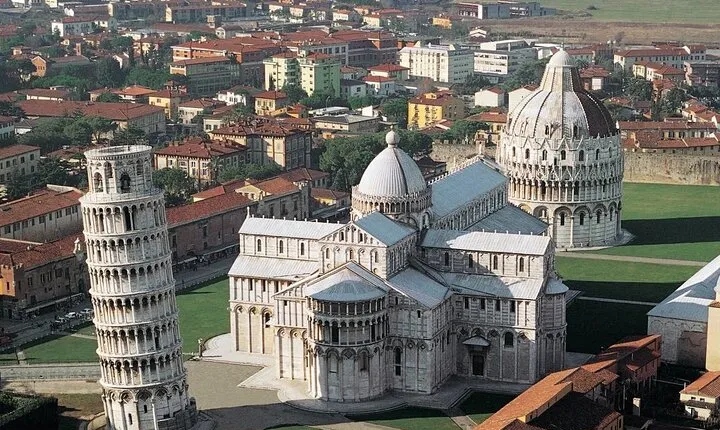 Private Pisa and Lucca Half Day Tour from Florence