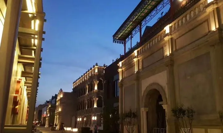 Explore Beijing at Night Private Walking Tour with Pickup