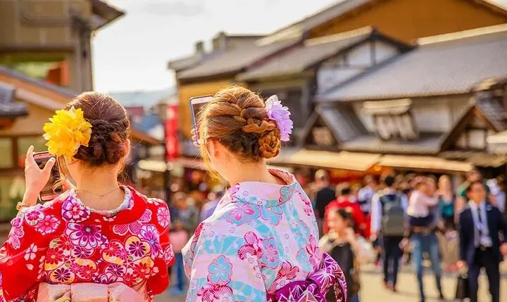 Kiyomizu Temple Fushimi Inari and Nara Park day Tour Kyoto/Osaka