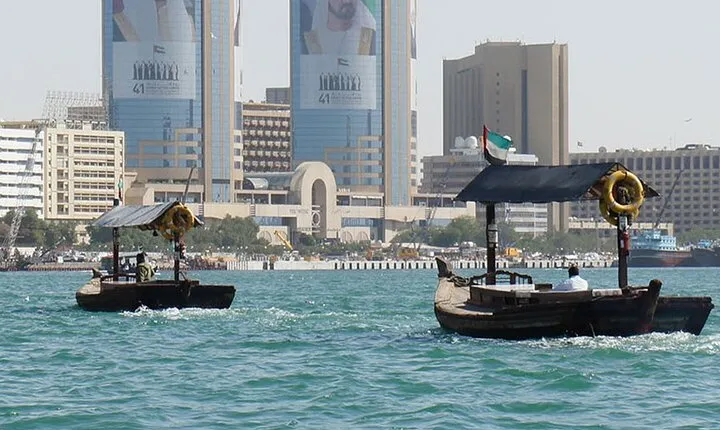 Royal Vision Walking around Old Dubai Tour with Abra, English Guide 