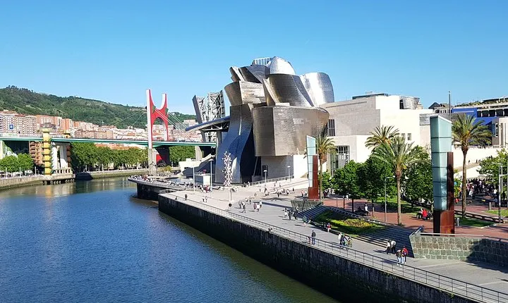 Bizkaia. Bilbao route. Tour of Bilbao, a modern city to discover.