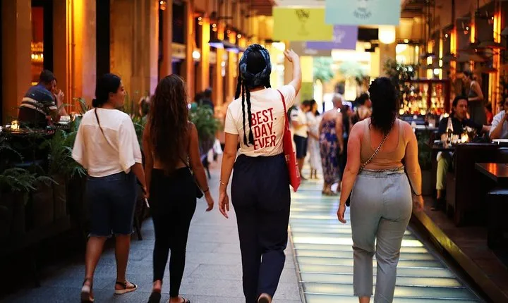 Athens Moonlight Waling Tour with Drinks and Meze Dishes
