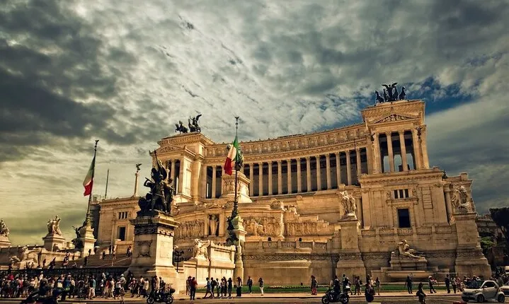 Exclusive Rome Explorer: Personalized Tour & Chauffeur