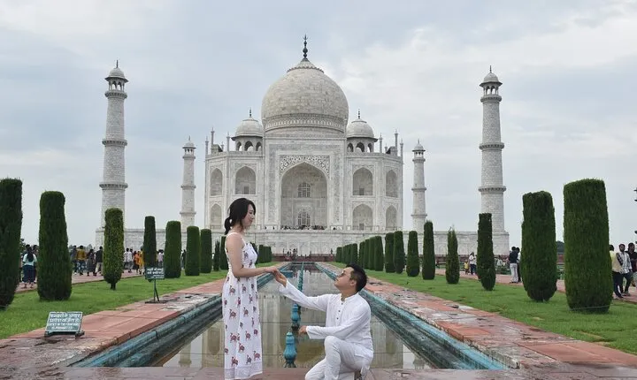 LOCAL Agra :Taj Mahal Sunrise / Sunset Private Tour by Car