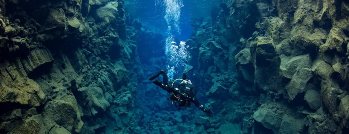 Deep into the blue diving day-tour in Silfra