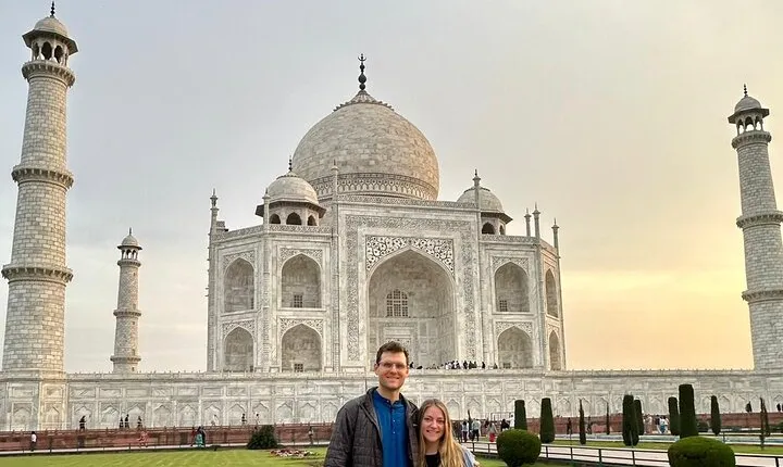 Sunrise Taj Mahal Tour by Car From Delhi