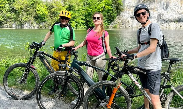 4 Lakes E-Bike Guided Tour and Lake Cruise