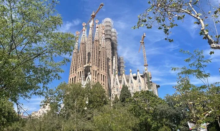 Sagrada Familia Skip The Line Guided Group Tour with Options