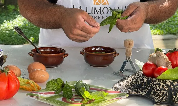 Cook and Eat in a Citrus Grove in Sorrento 