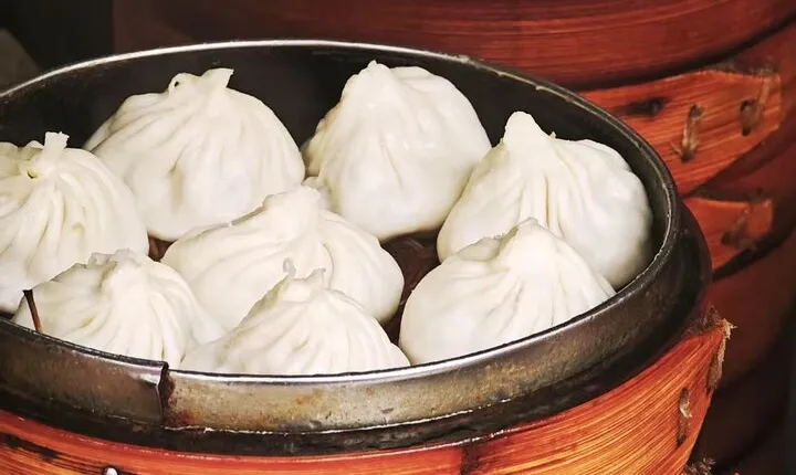 Authentic Street Food Walk with Seasonal Delicacies in Nanjing