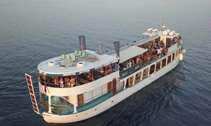 Boom Boat Party Poreč (with transfer from Pula)