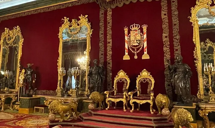 Tour of the Royal Palace of Madrid with tickets and without queue