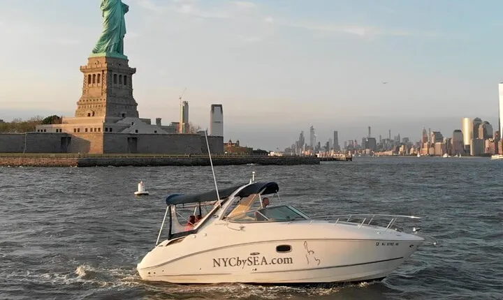 2-hour Private Luxury New York City Sunset Boat Tour