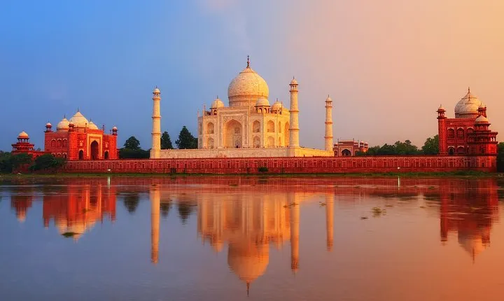 Historical Agra Day Tour: Taj Mahal Sunrise, Agra Fort and Baby Taj