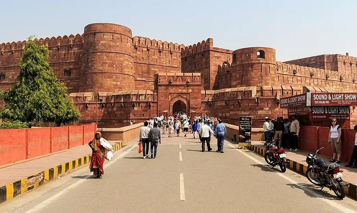 Taj Mahal and Agra Fort: Full-Day Trip by Car from Delhi