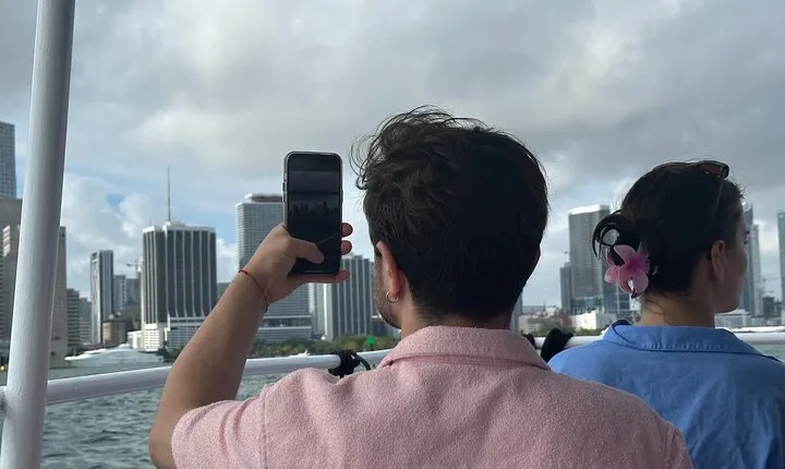 Miami Skyline Cruise of Millionaire Homes with Hotel Pick-up