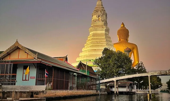 Hidden canal , Bangkok twighlight & temple