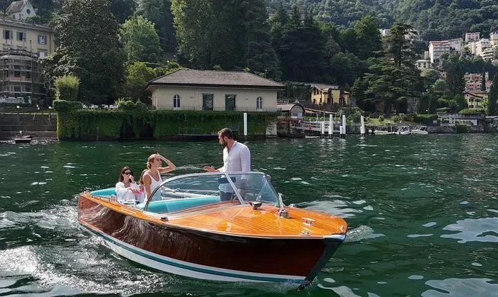 2 Hour Private Tour in Classic Wooden Boat