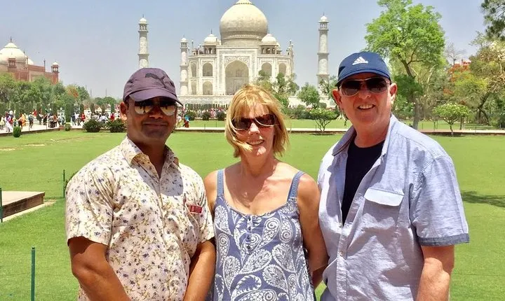 From Delhi: Taj Mahal Sunrise & Agra Day tour with 5* Breakfast