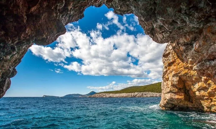 Private Speedboat Tour: Lady of the Rocks & Blue Cave - Small Groups up to 25