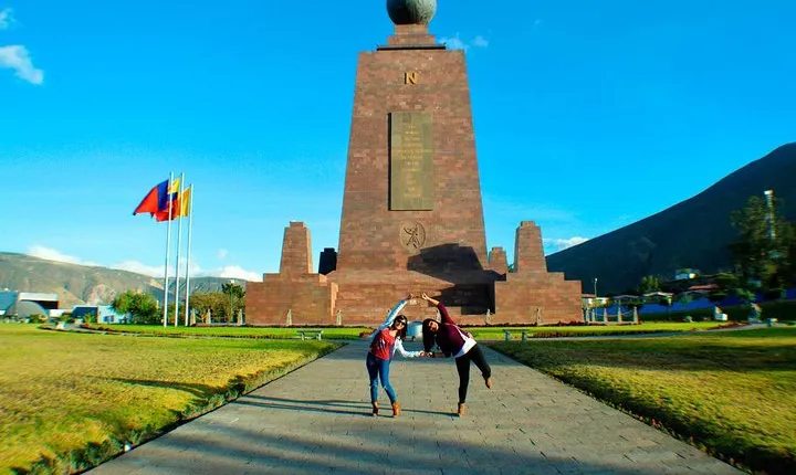 Mitad del Mundo daily tour with 3 stops and local guide