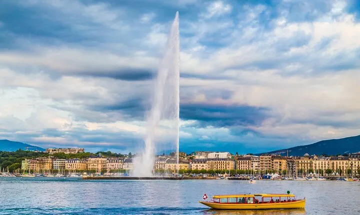 Geneva Old Town Private Tour with Lake Genova Cruise Tickets