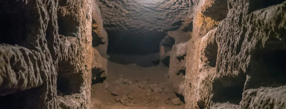 3-hour bike rental with Catacombs guided tour