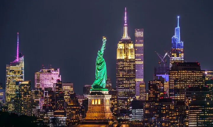 3 Hour Luxury Bus Tour of NYC Night Highlights