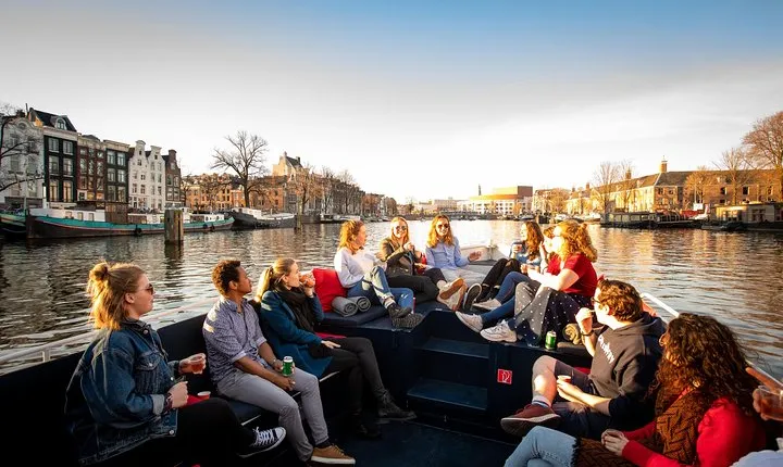 Amsterdam walking tour and canal cruise with unlimited drinks and cheese tasting