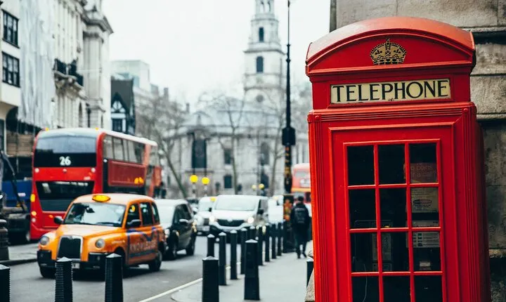 London Scavenger Hunt & Highlights Self-Guided Audio Walking Tour