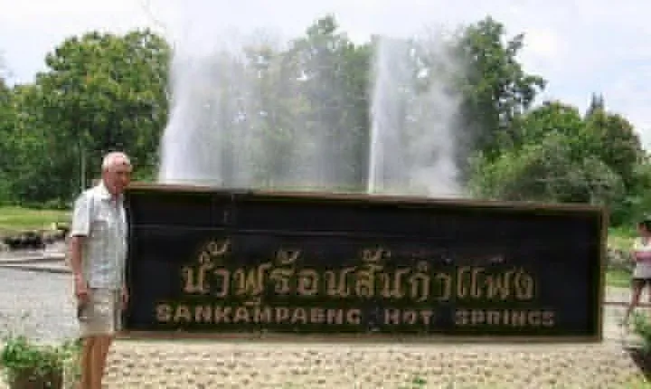 Hot Springs San Kamphaeng and Thai Handicraft Tour from Chiang Mai